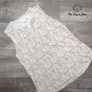 Liz Claiborne Petite Sleeveless Button Front Blouse Geometric Print PM Size PM