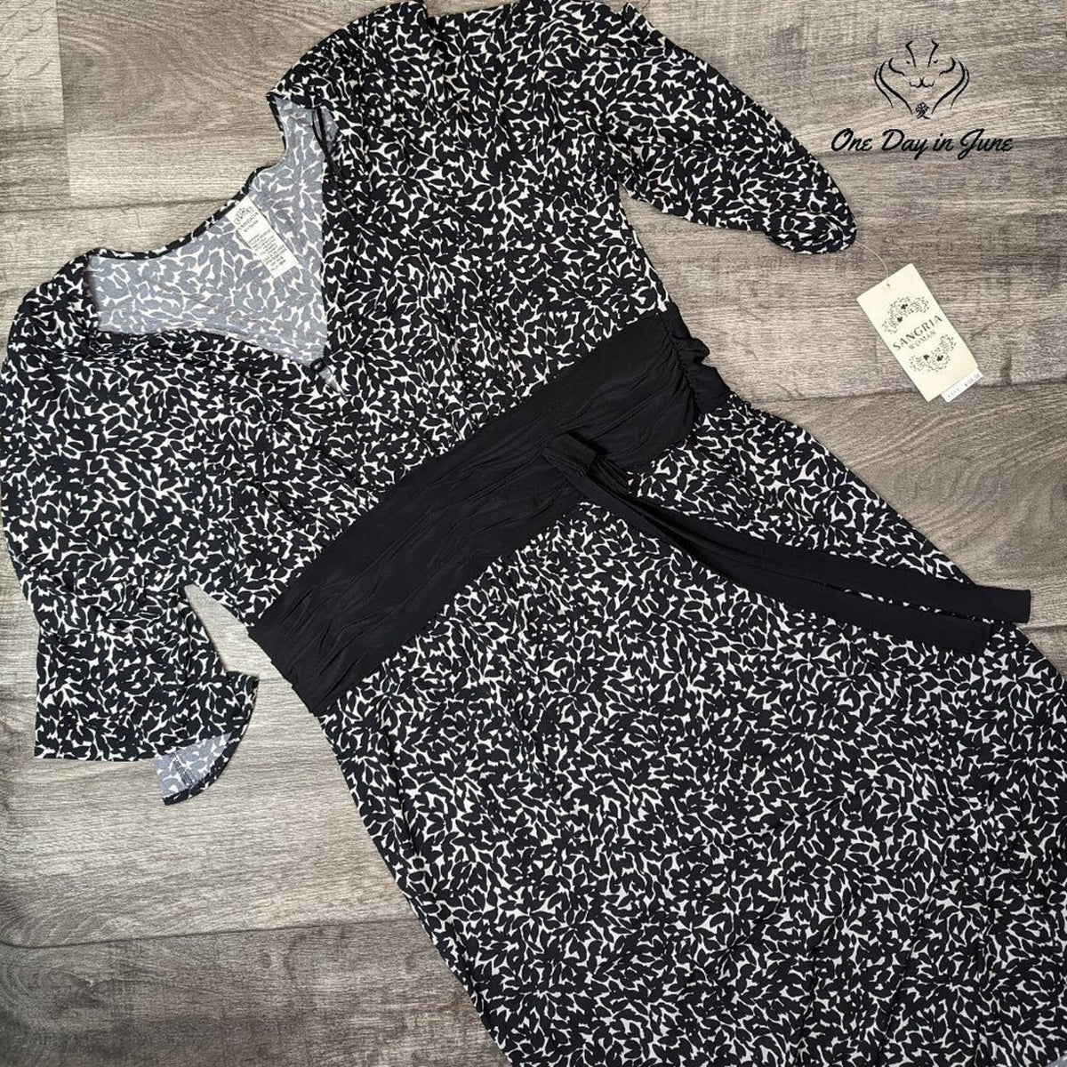 Sangria Plus Size V Neck 3/4 Sleeve Floral Sash Dress Black White NWT Size 18W