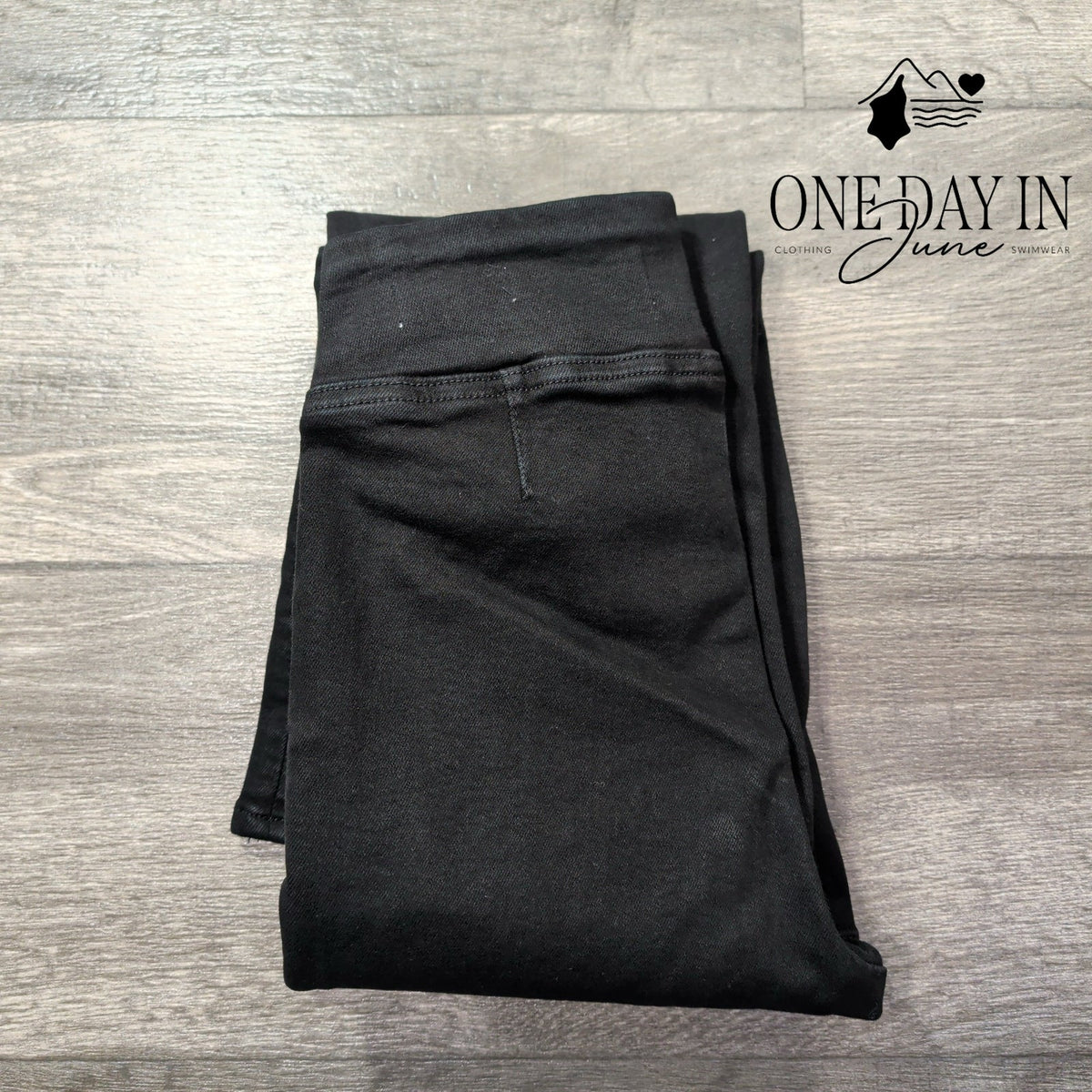 Frame Jetset Crop High Rise Mini Bootcut Jeans Black NWT Size 0