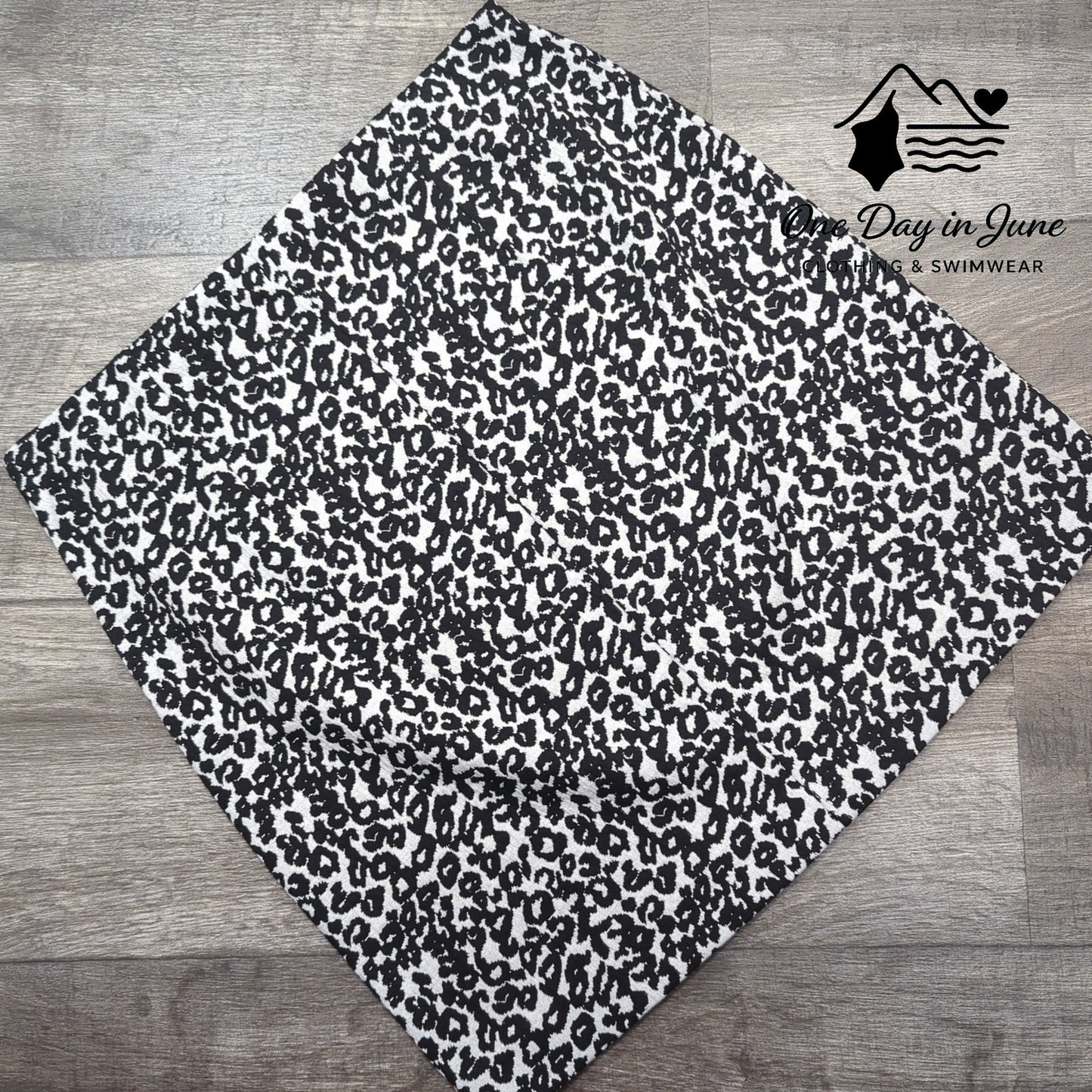 Express Pull On Pencil Skirt Size M