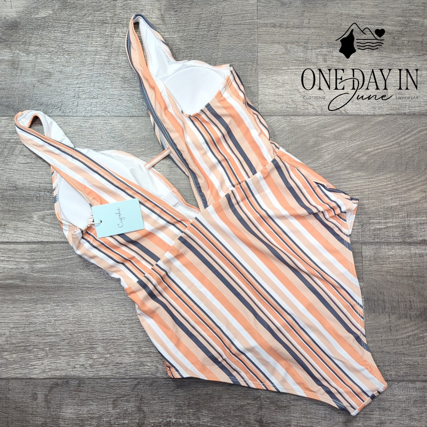 Cupshe Deep V Striped One Piece Swimsuit Size L