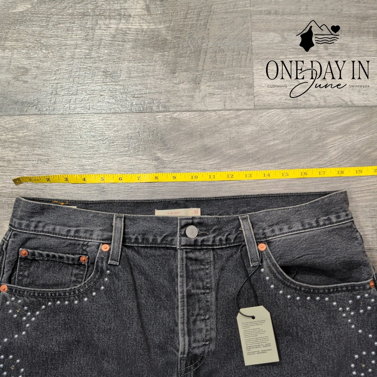 Levi's Premium Icon Studded Denim Mini Skirt Black NWT Size 14 (32)
