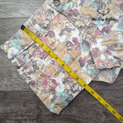 True Freedom Juniors Floral Denim Shorts Size 1