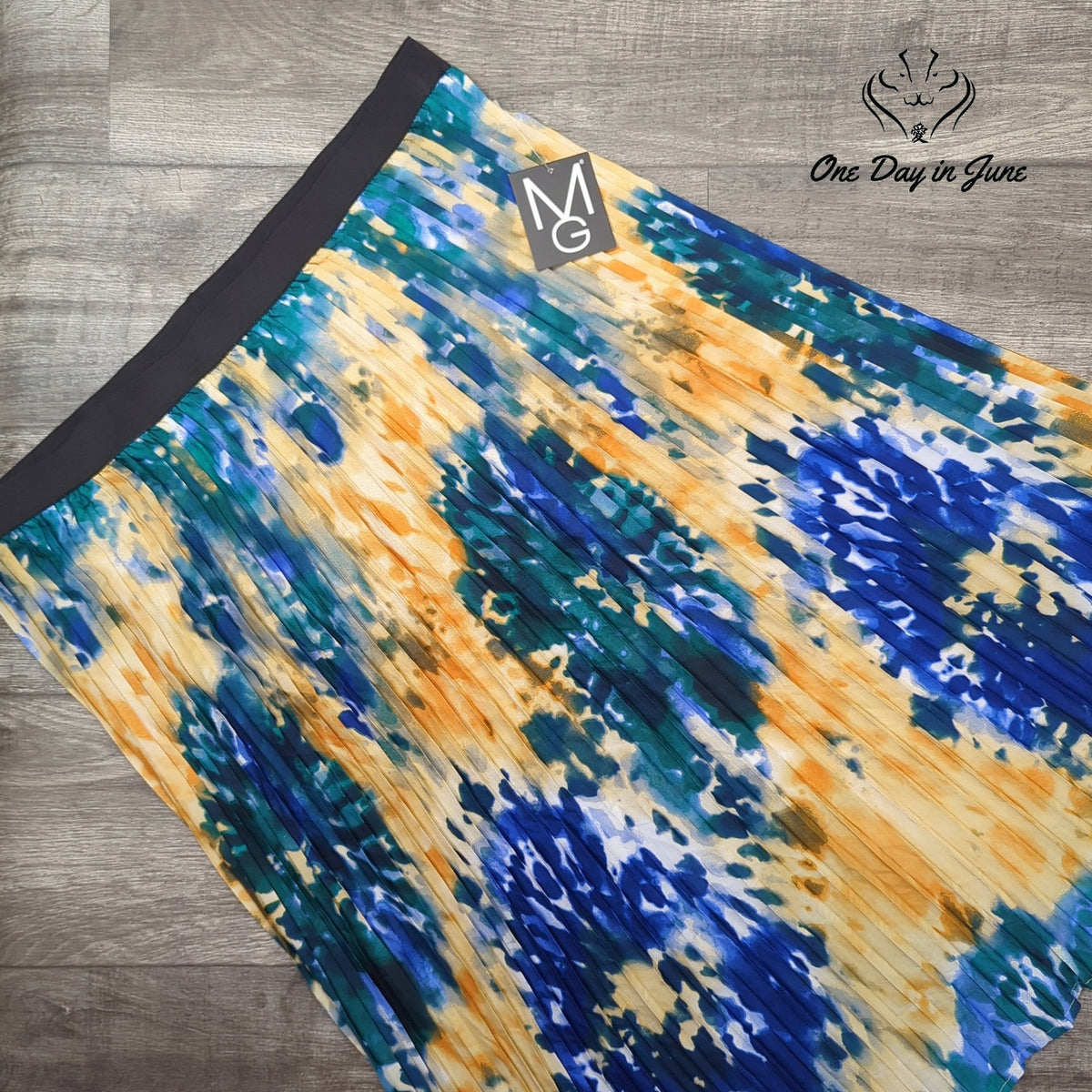 mlle gabrielle Plus Size Pleated Midi Skirt Blue Yellow Abstract NWT Size 3X