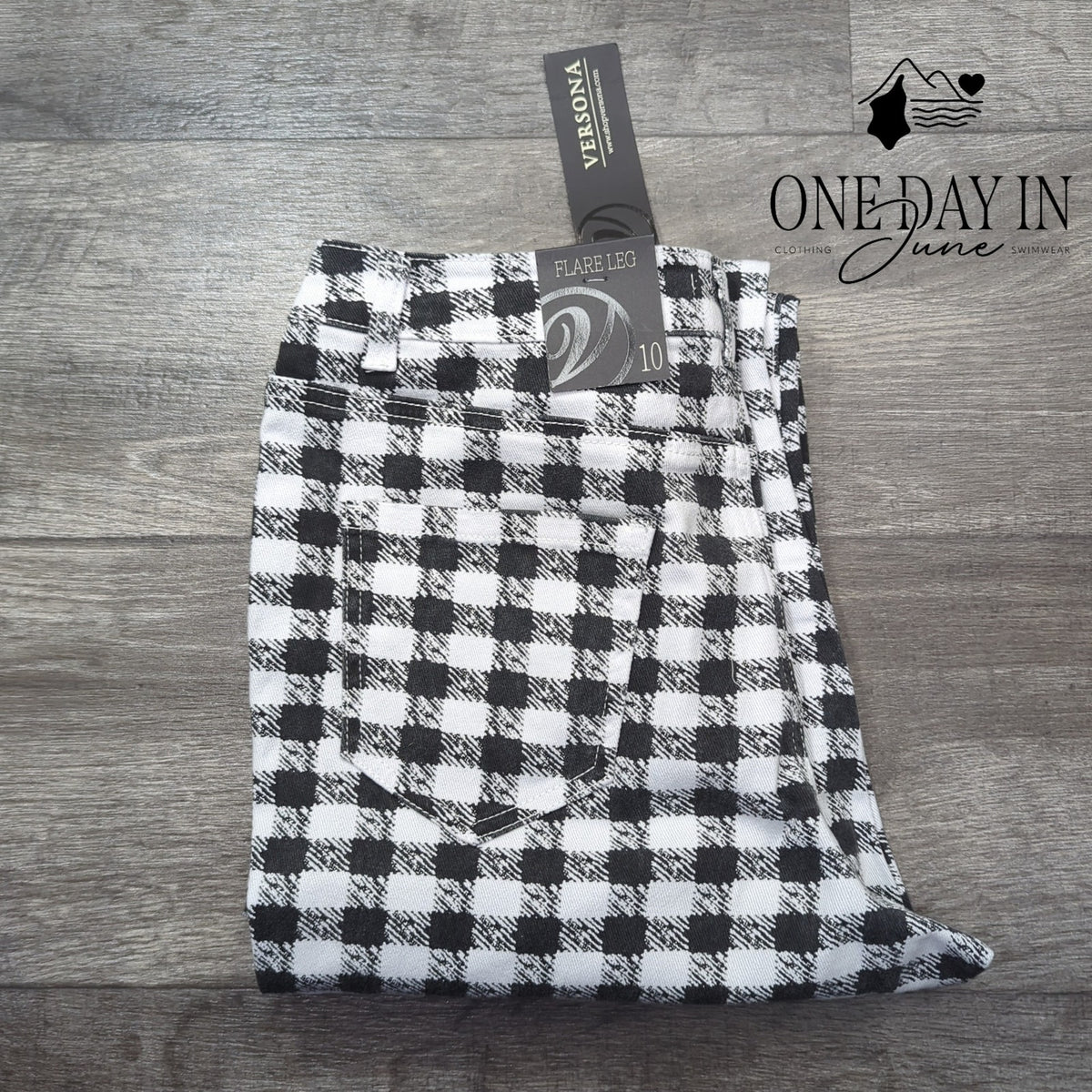 Versona Modern Flare Leg Jeans Women's Black White Gingham Plaid NWT Size 10