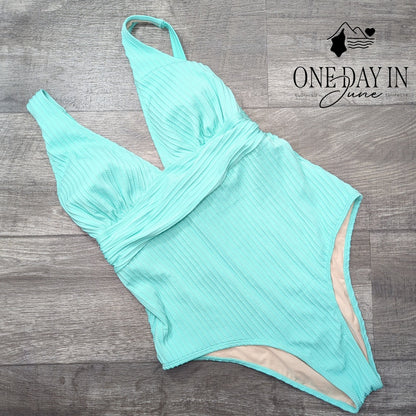 Cupshe Textured V Front One Piece Swimsuit Size L