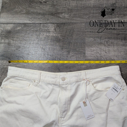 Good American Cut Off Denim Shorts Cloud White Frayed Hem NWT Size 16