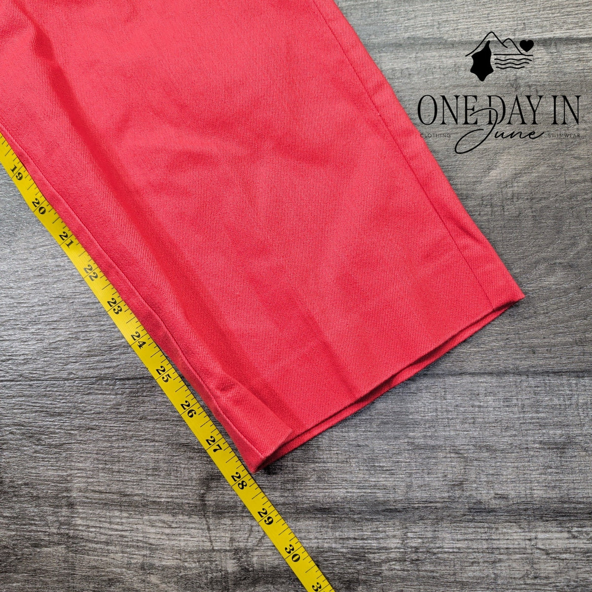 Alfred Dunner Classic Fit Pull On Pants Short Coral Red NWT Size 8