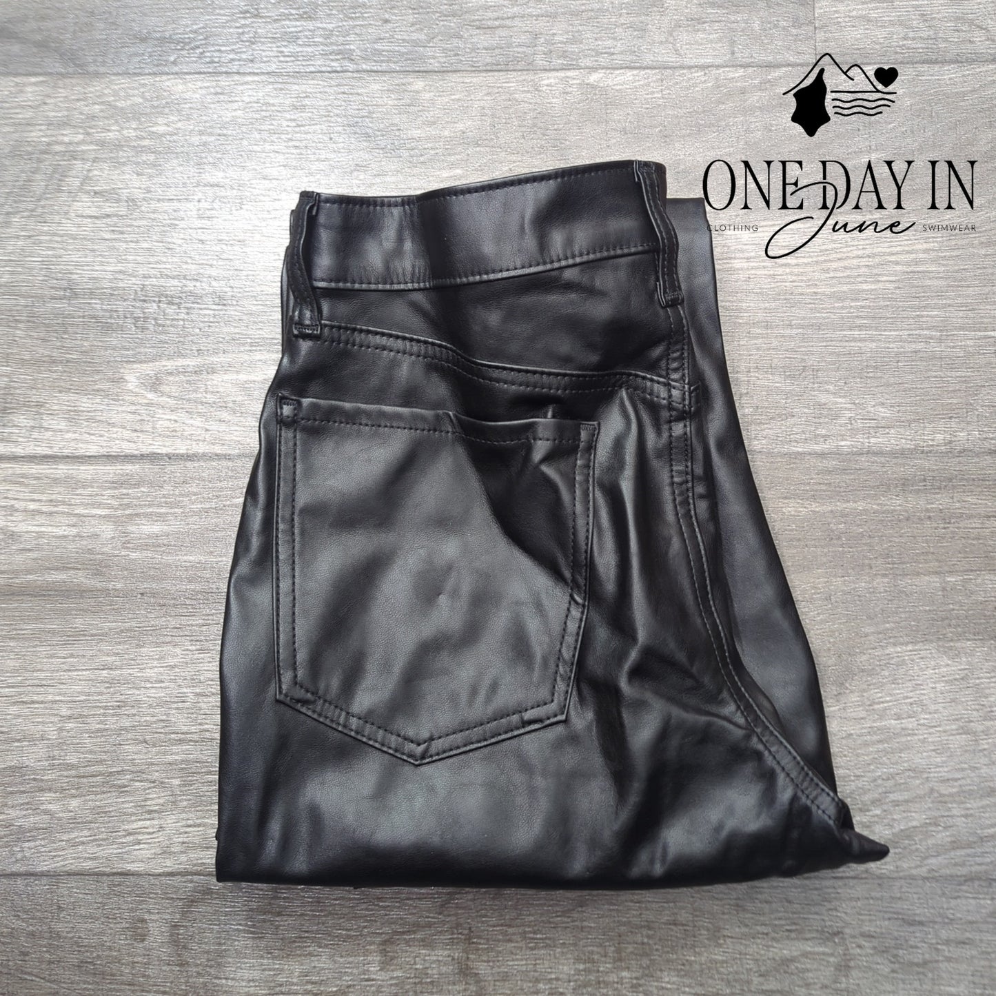 Old Navy High Rise OG Straight Faux Leather Pants Size 6
