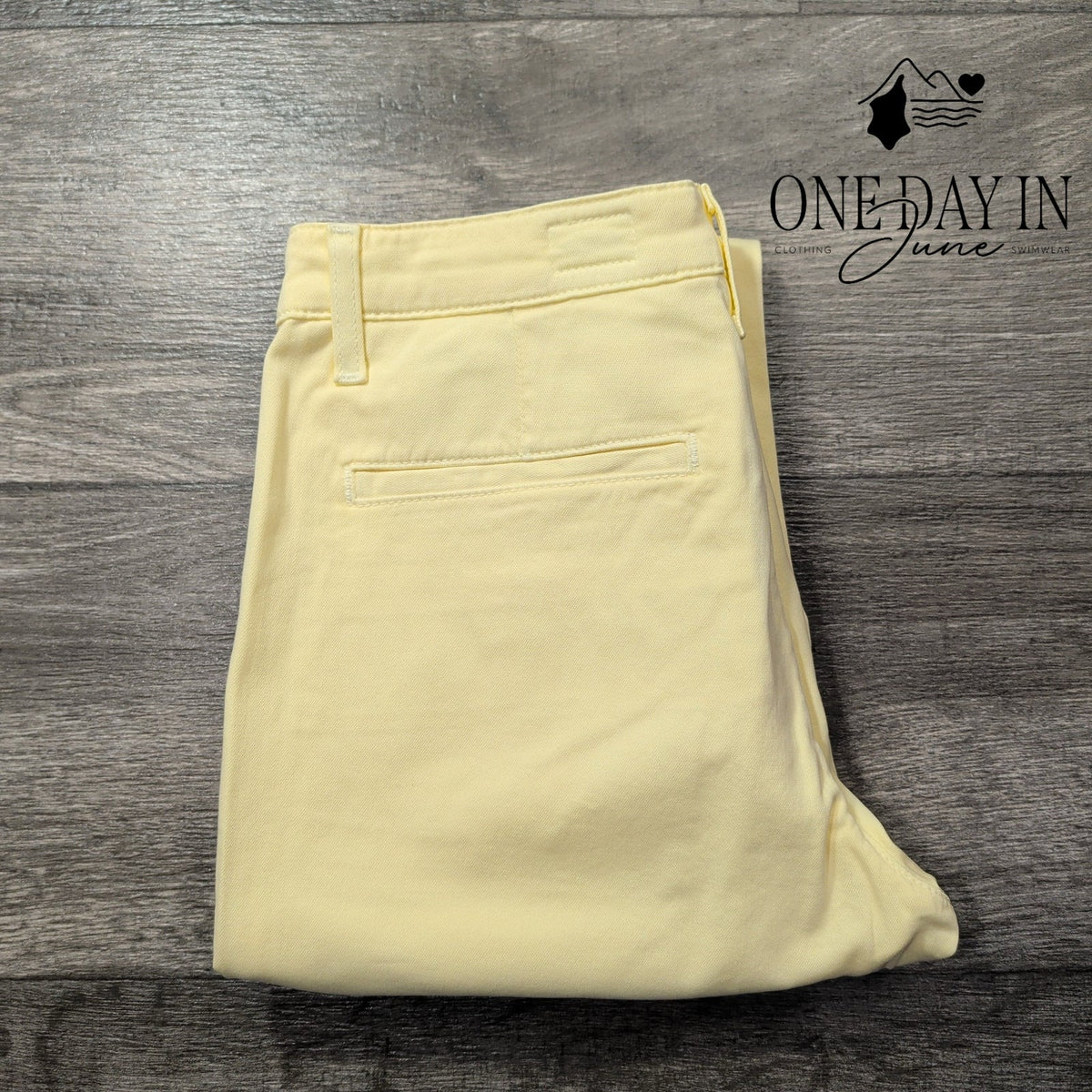 AG Adriano Goldschmied Cropped Straight Leg Jeans Butter Yellow NWT Size 4 (27)