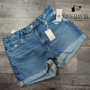 Good American Girlfriend Petite Shorts Size 14