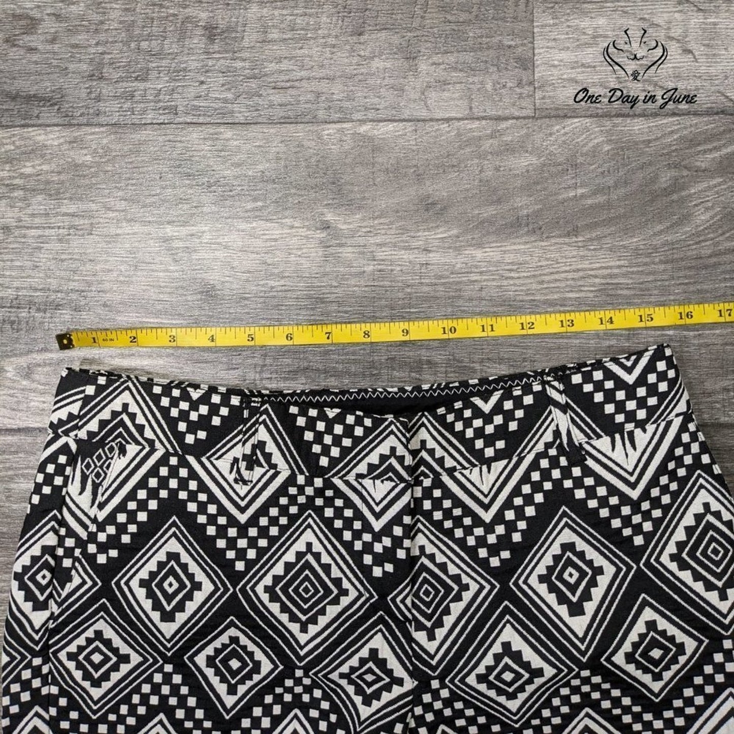 Dalia Collection Geometric Chino Shorts Size 4