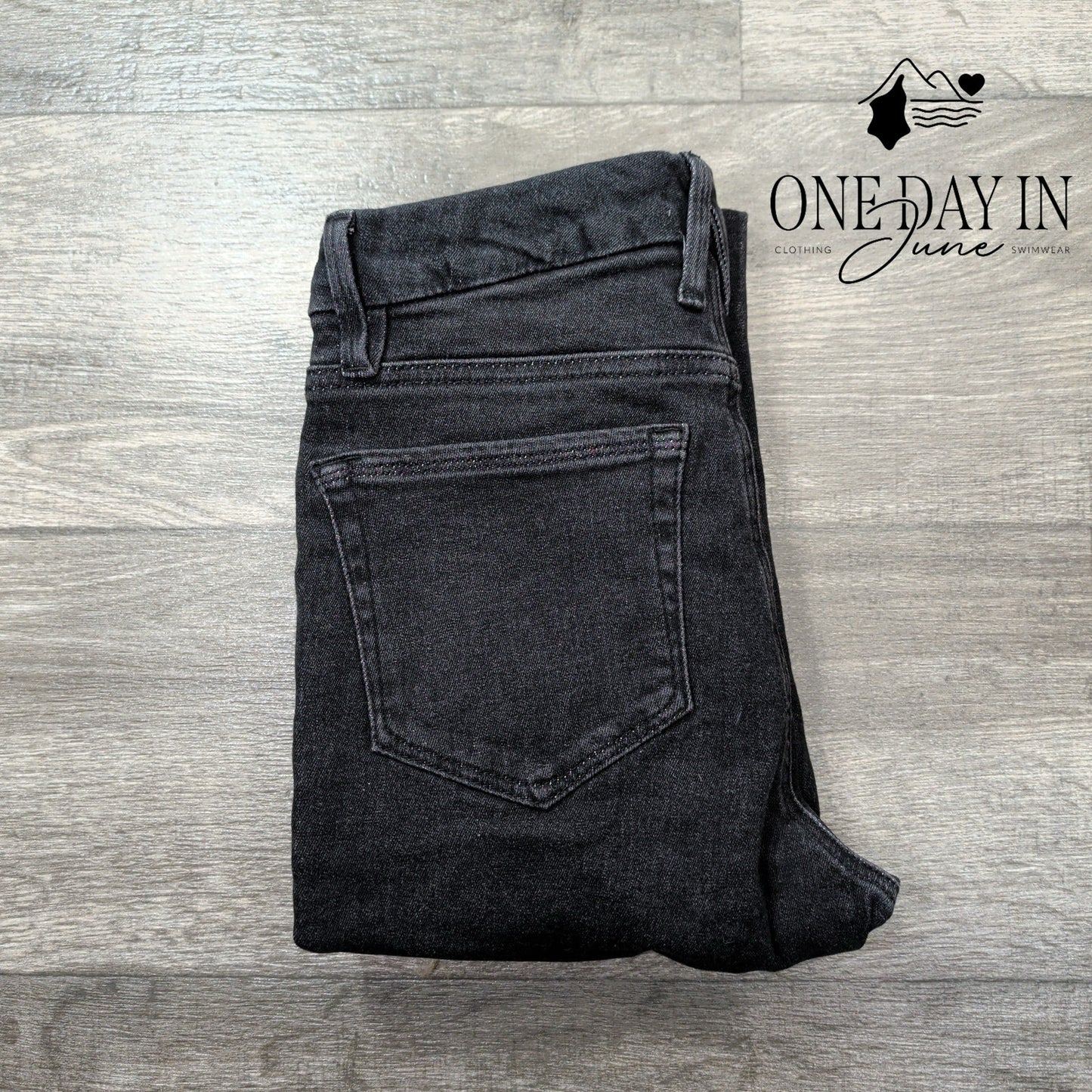Good American Good Legs Straight Leg Jeans Size 6 (28)
