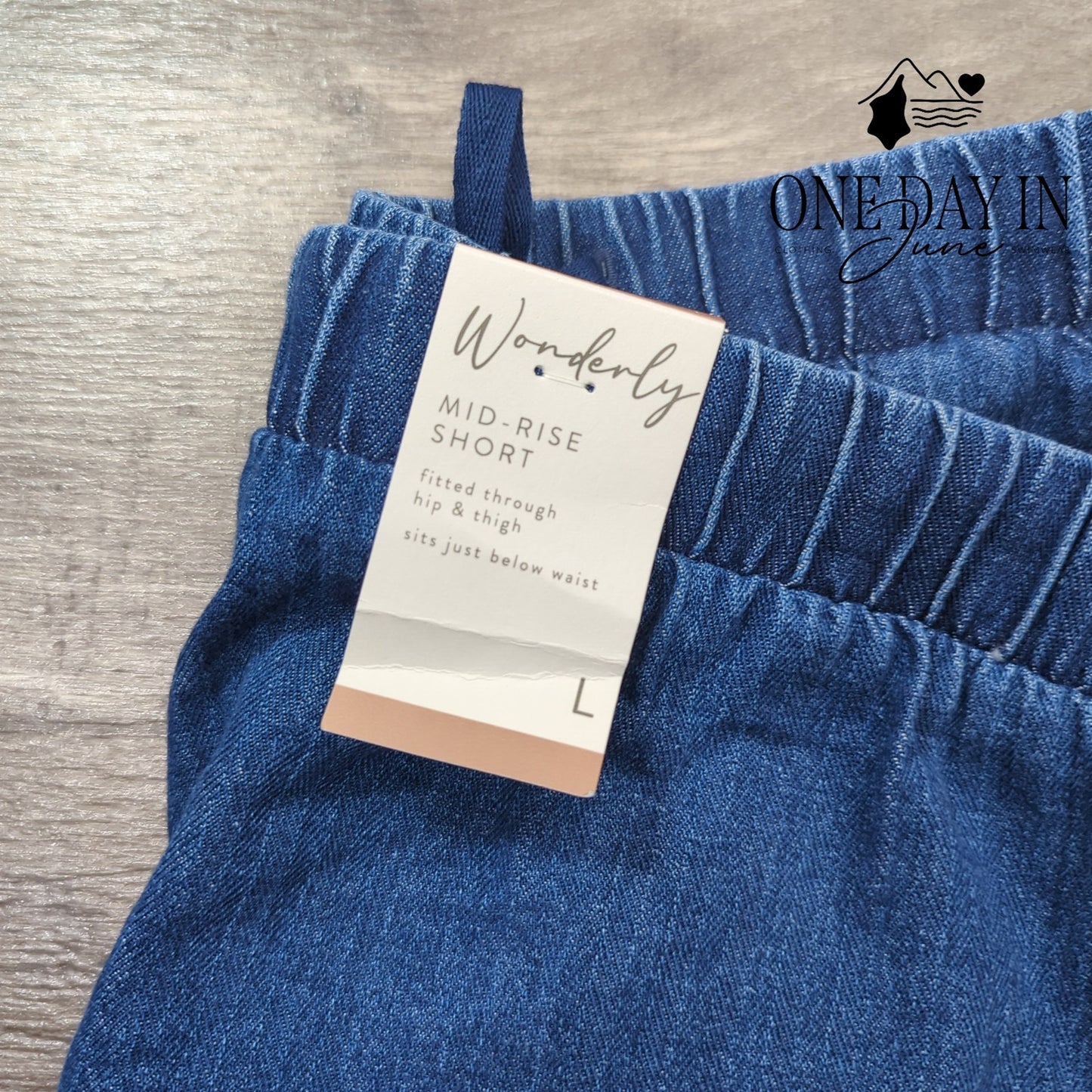 Wonderly Mid Rise Drawstring Denim Shorts Size L