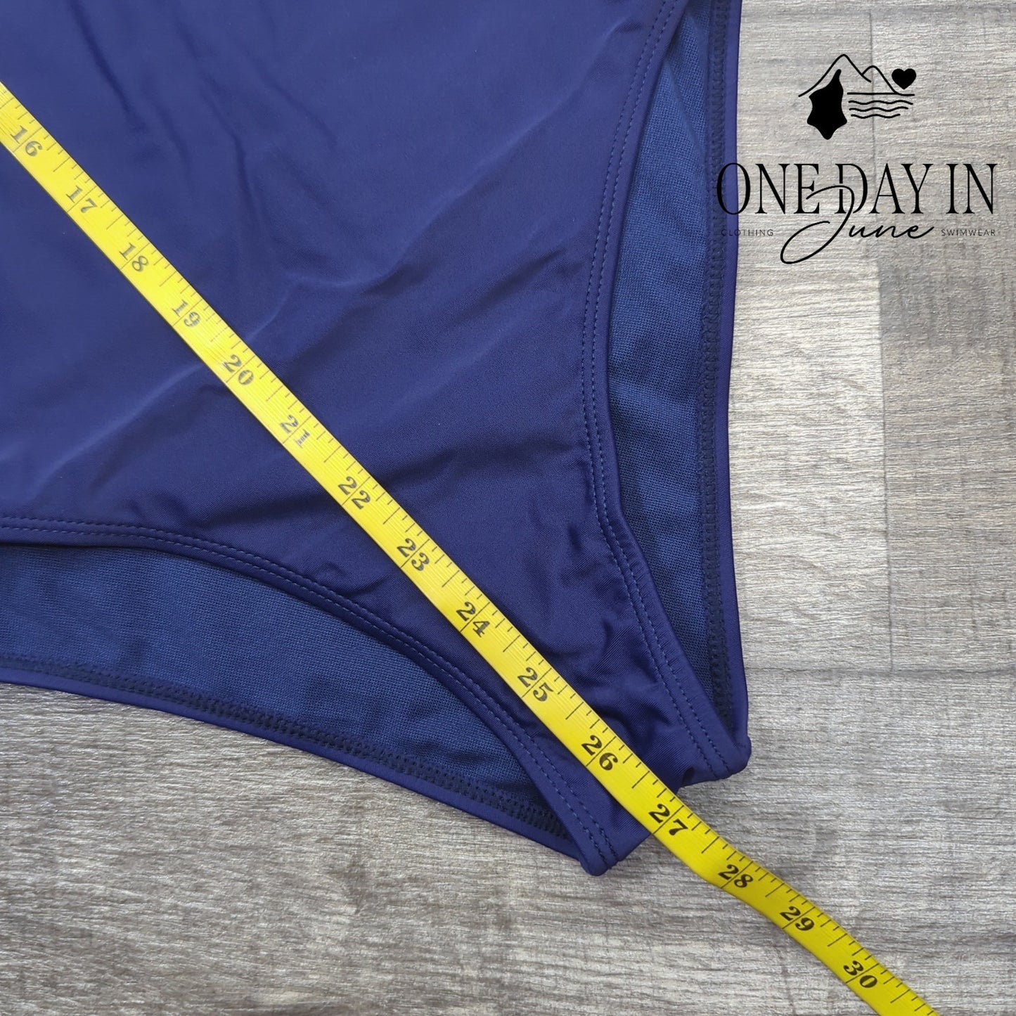 Adisputent Moderate One Piece Swimsuit Size M
