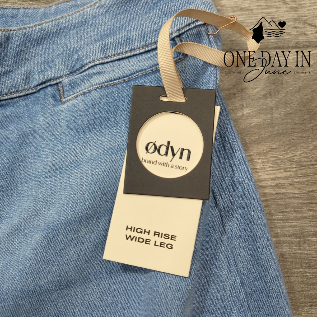 Odyn High Rise Wide Leg Jeans Light Wash NWT Size 4