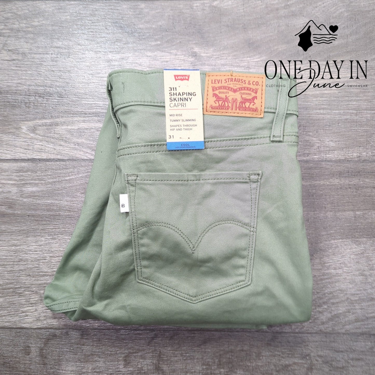 Levi's Mid Rise Skinny Capri Jeans Size 31 (12)