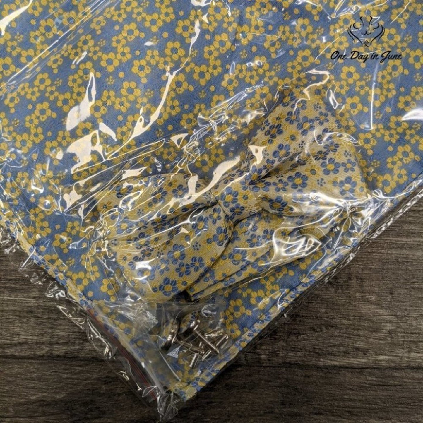 Yohowa Bow Tie, Pocket Square, Cuff Link Set Size OS