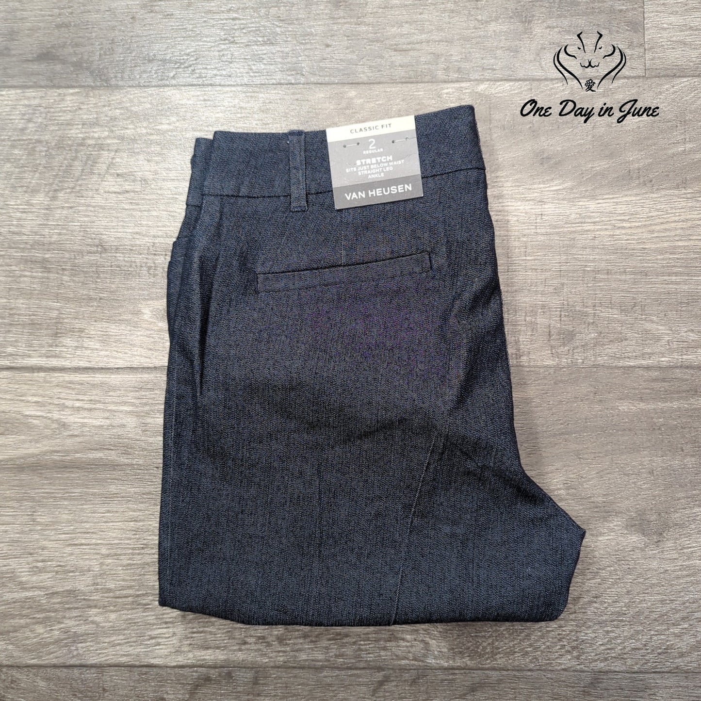 Van Heusen Classic Fit Straight Leg Ankle Pants Size 2