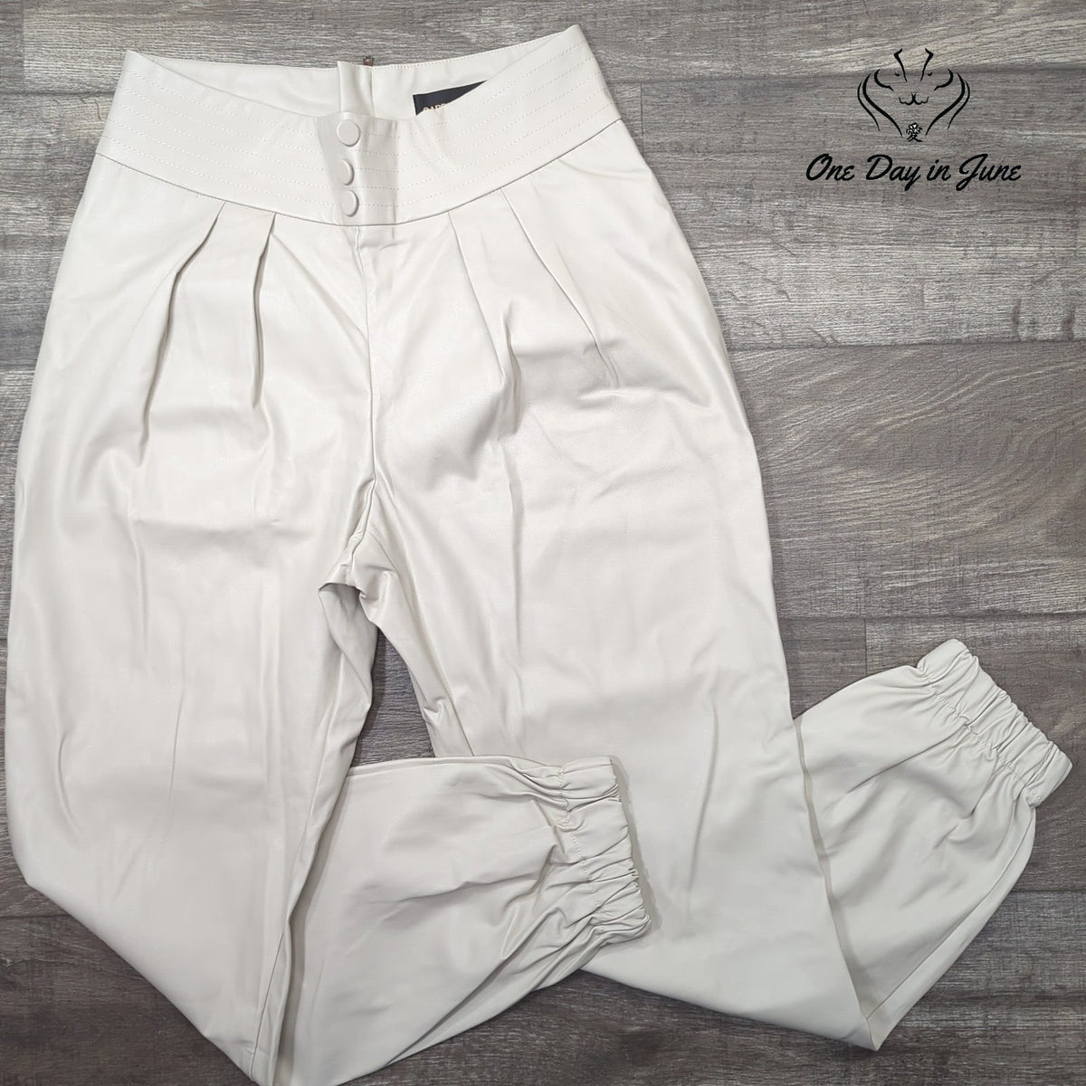 Gabrielle Union Faux Leather Jogger Pants Ivory Pleated NWT Size M