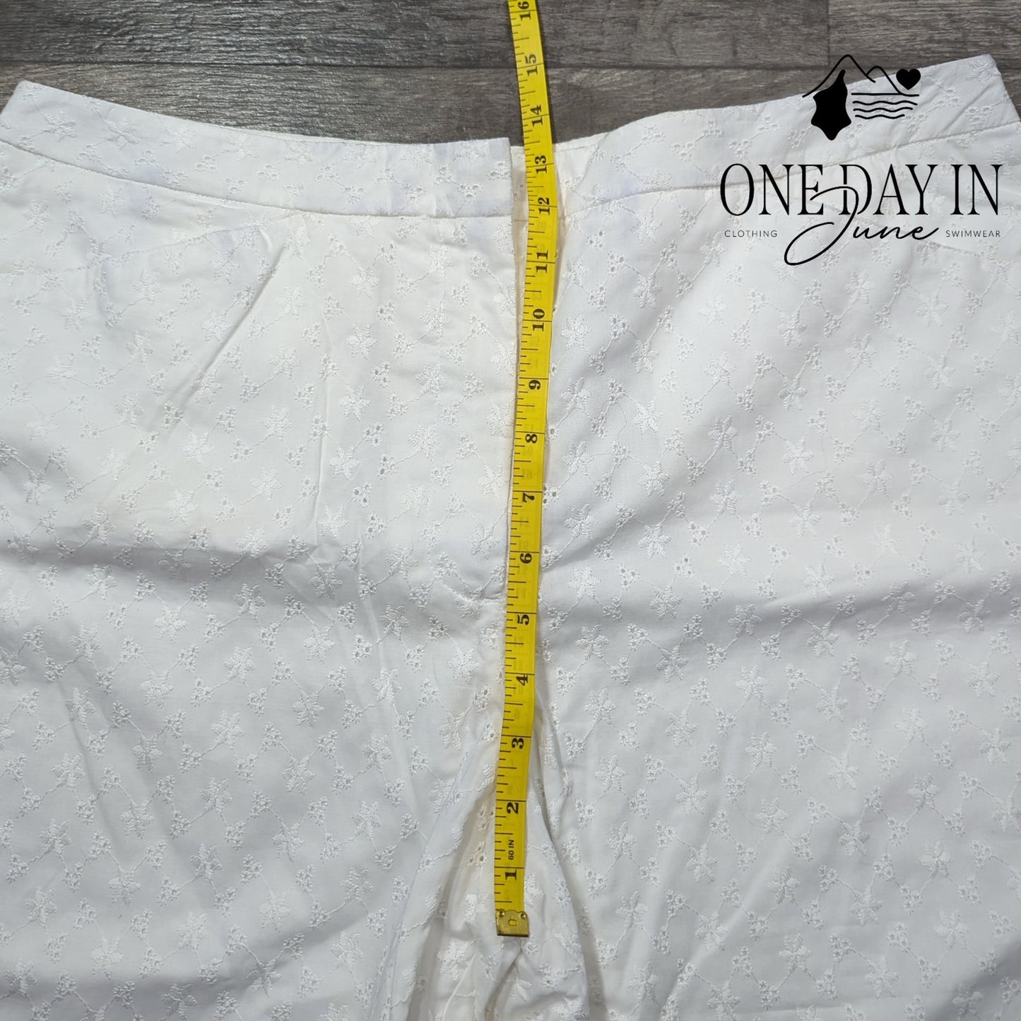 Liz Claiborne Cropped Pants Size 16