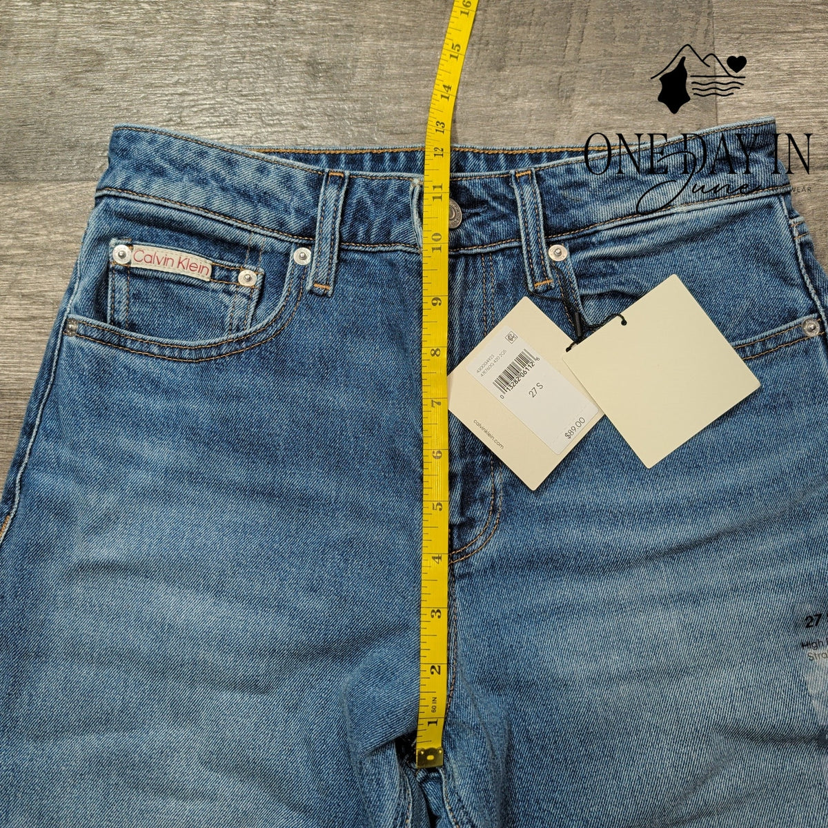 Calvin Klein High Rise Straight Leg Jeans Medium Wash NWT Size 4S (27S)