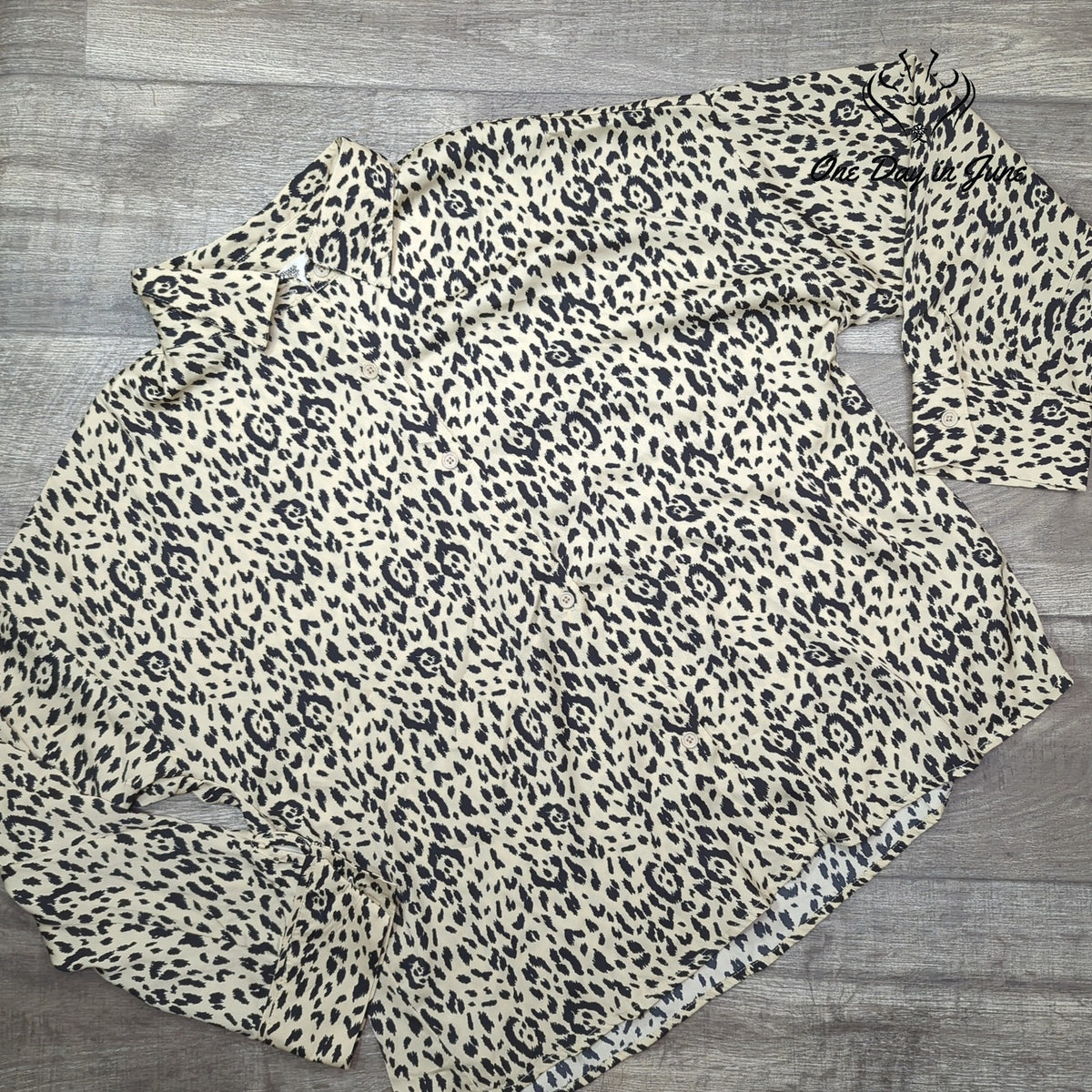 Ascot and Hart Leopard Animal Print Button Down Blouse Beige NWT Size XL
