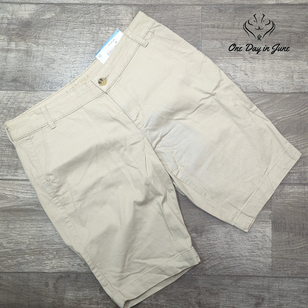 Arizona Jean Co. Juniors Bermuda Shorts Khaki Beige Chino NWT Size 11