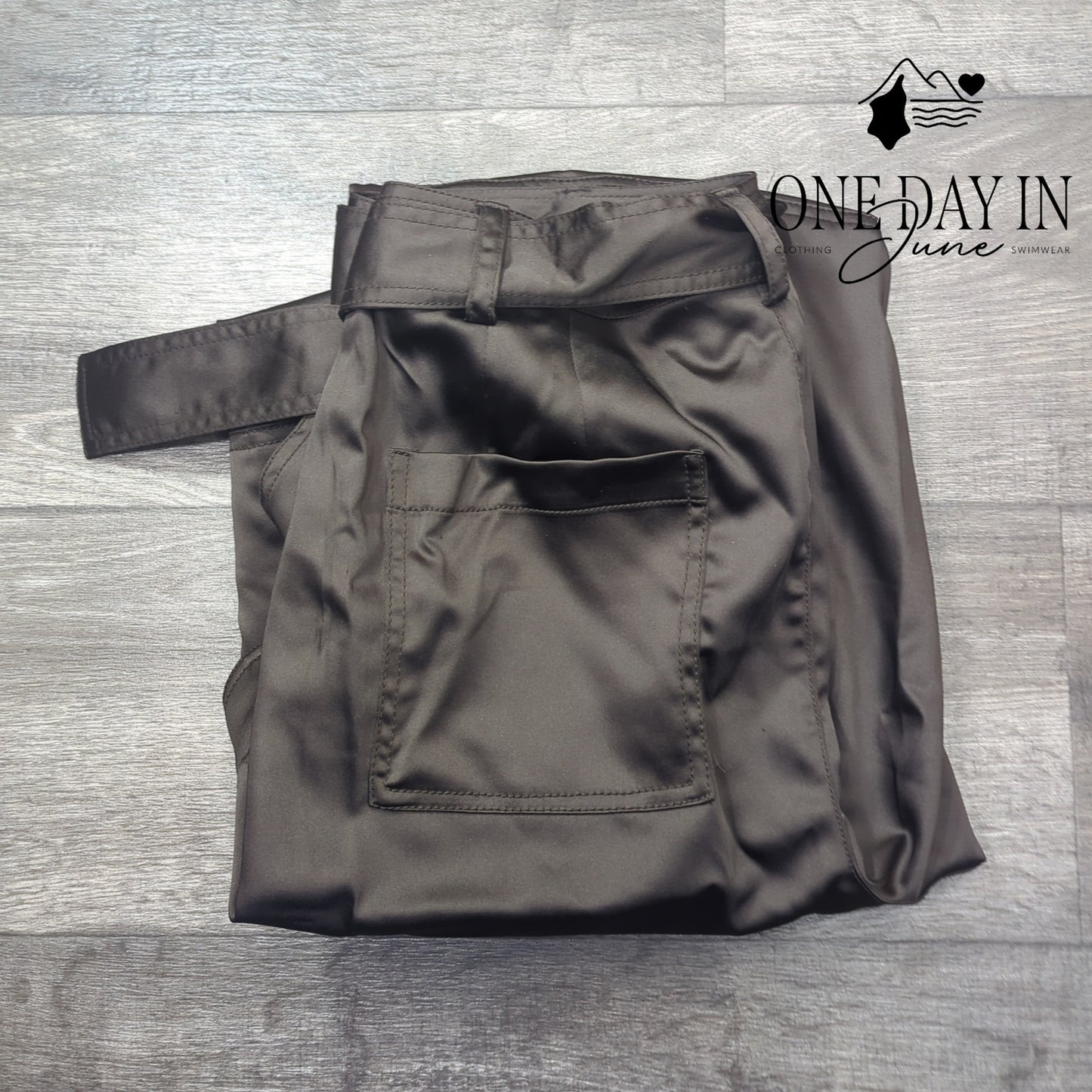 Cupio Cargo Capri Pants Size XL