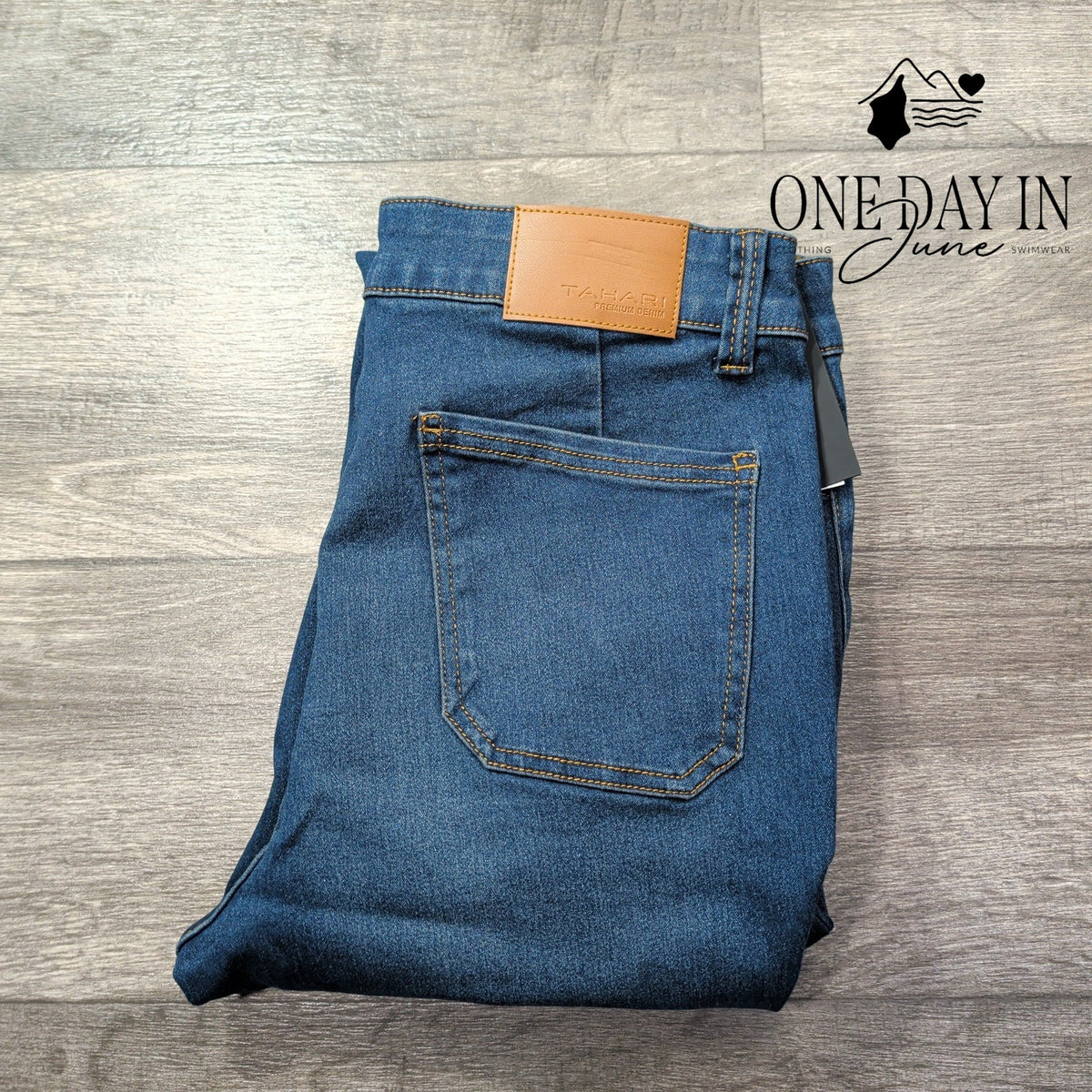 Tahari Petite Natalie Mid Rise Miniboot Jeans Seta Silk Denim NWT Size 12P