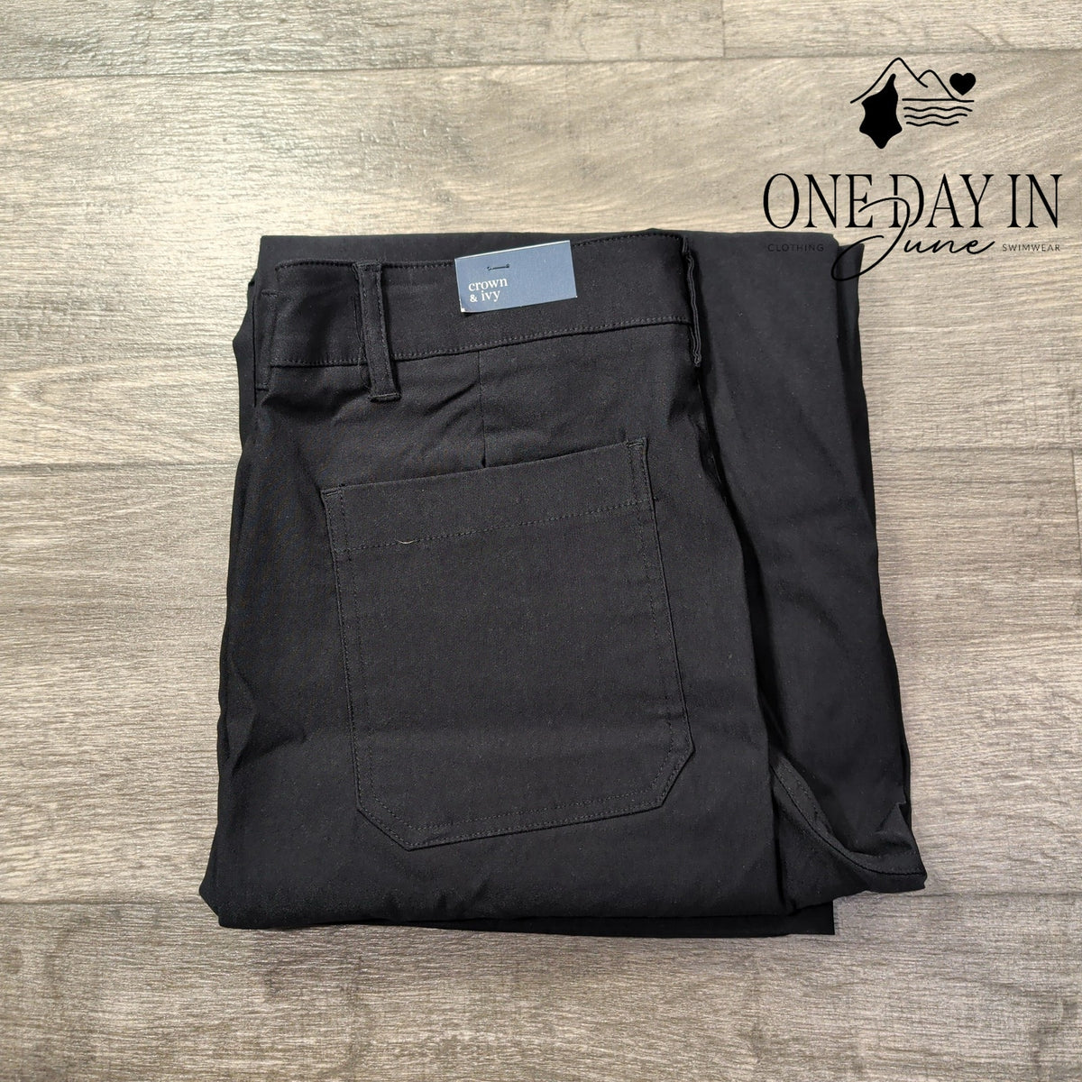 Crown & Ivy Wide Leg Crop Pants True Black Patch Pocket NWT Size 10