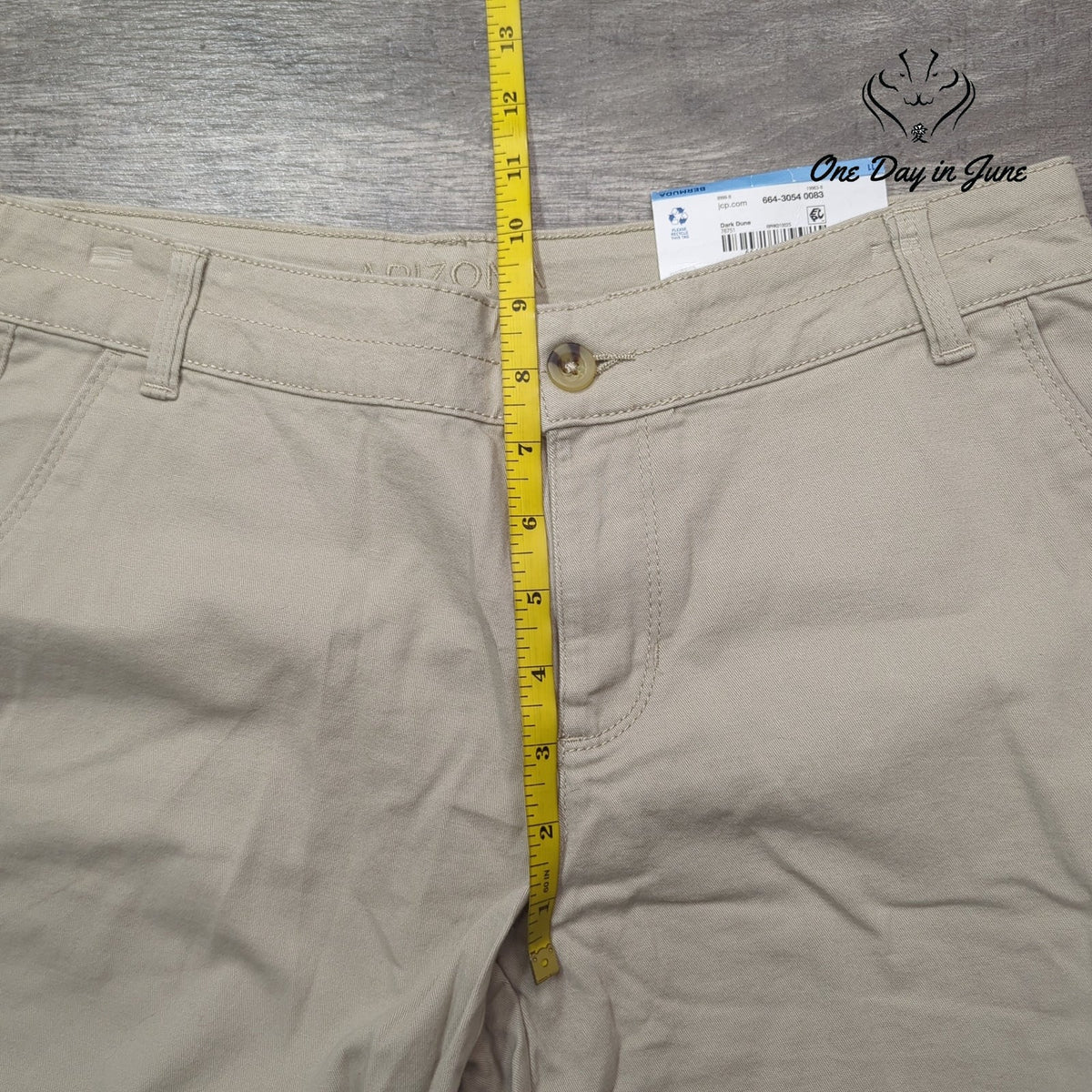 Arizona Jean Co. Juniors Bermuda Shorts Khaki Beige Chino NWT Size 11