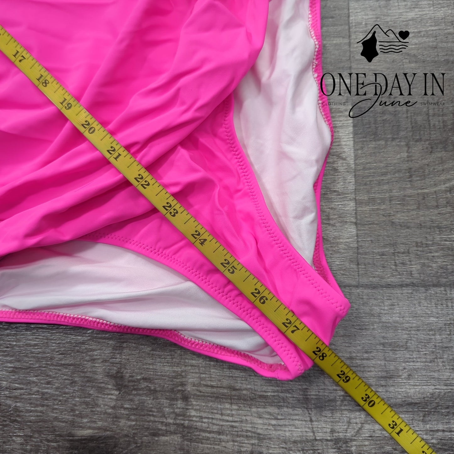 CharmLeaks Halter Ruffle One Piece Swimsuit Size M