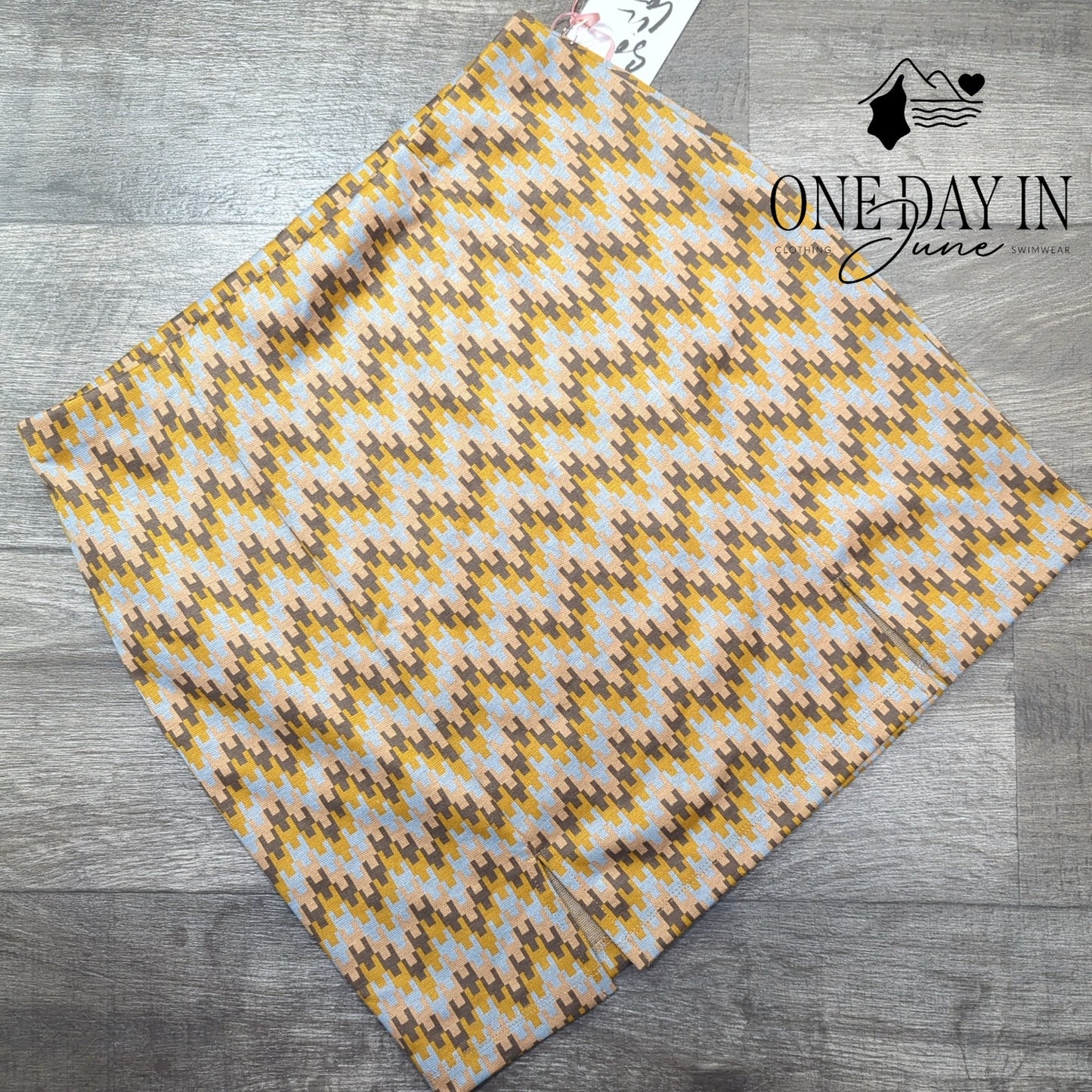 Belle Du Jour Pull On Mini Skirt Size XL