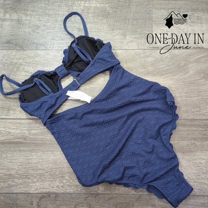 Cupshe Scallop Textured Cut Out One Piece Swimsuit Size S