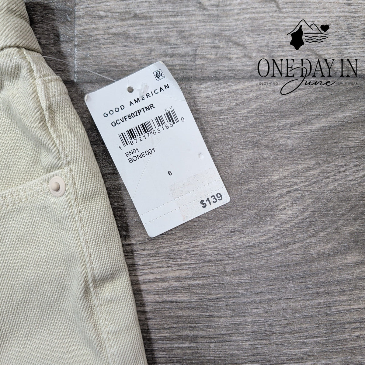 Good American Good Classic Slim Straight Jeans Bone High Rise NWT Size 6 (28)