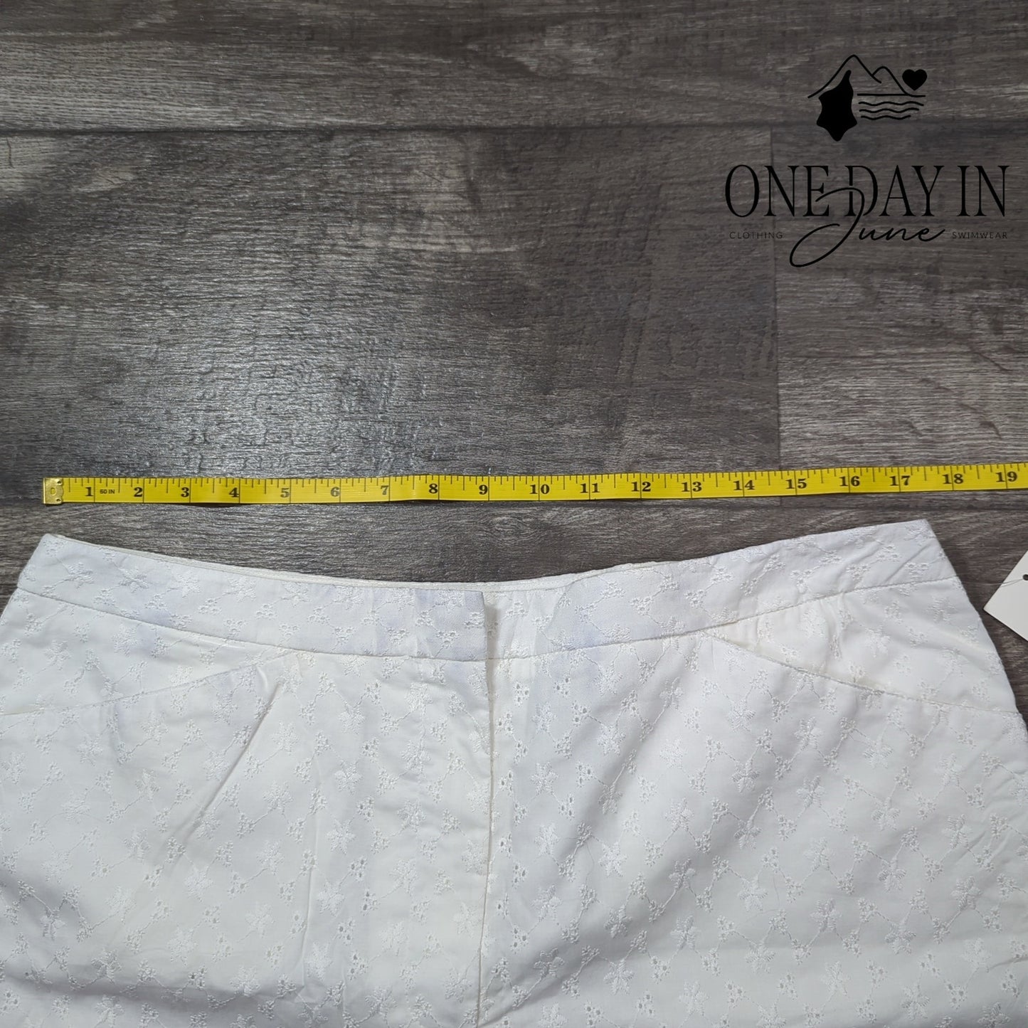 Liz Claiborne Cropped Pants Size 16