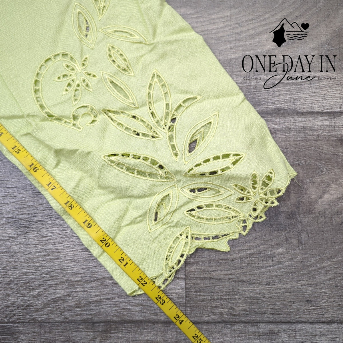 Larry Levine Embroidered Linen Crop Pants Green Floral Cutout NWT Size 6