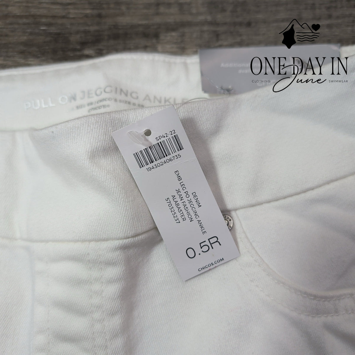 Chico's Embroidered Pull On Jegging Ankle Jeans White Size 0.5R 6 NWT Size 6
