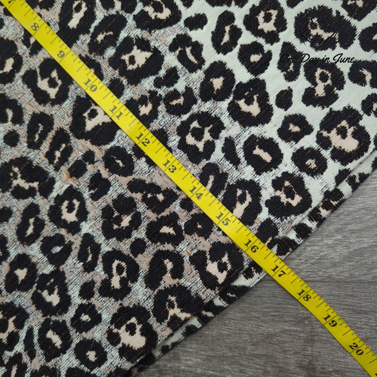 Topshop Textured Leopard Mini Skirt Size 2