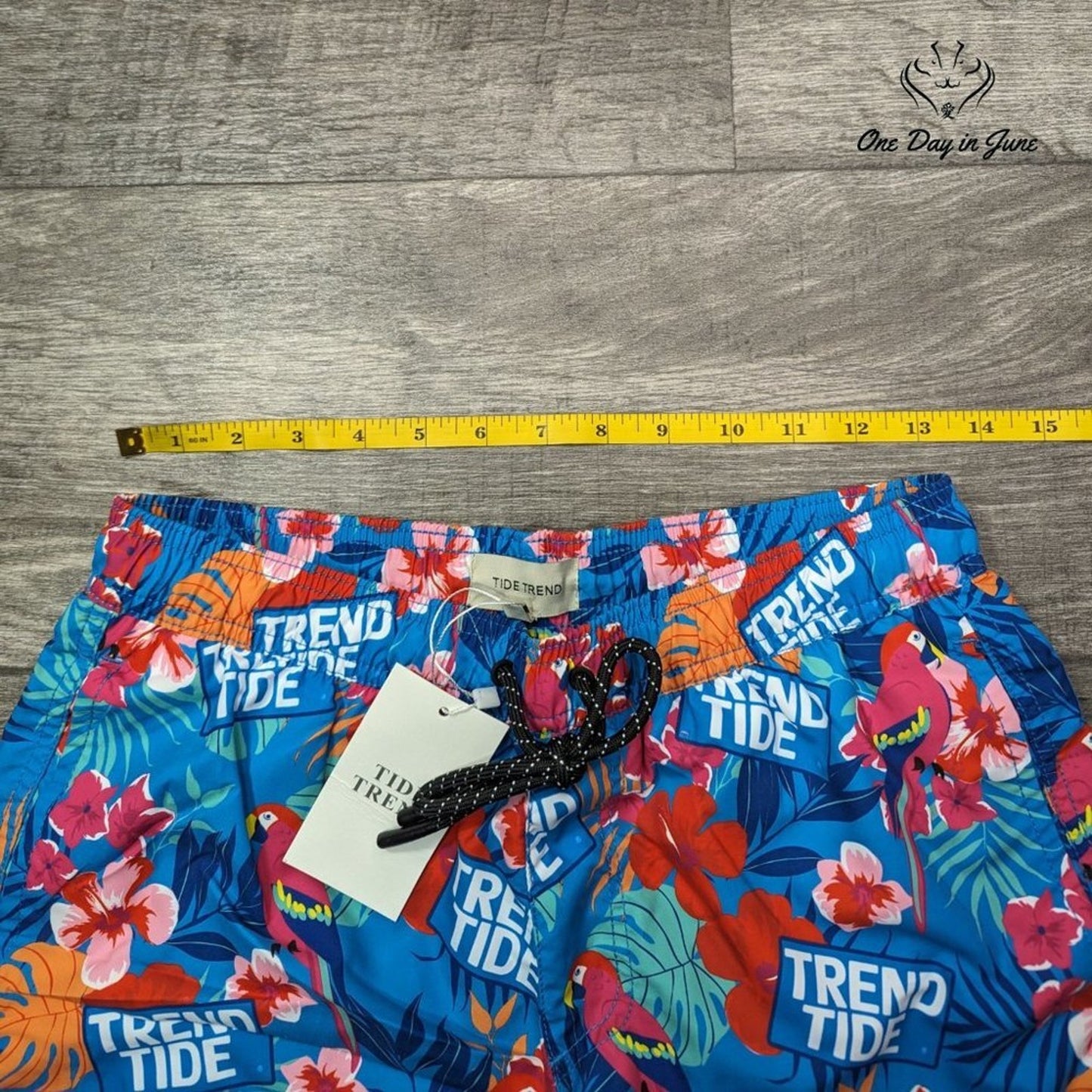 Tide Trend Floral Board Shorts Size S