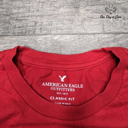 American Eagle Outfitters Classic Fit "Yule Love This" T Shirt Size S