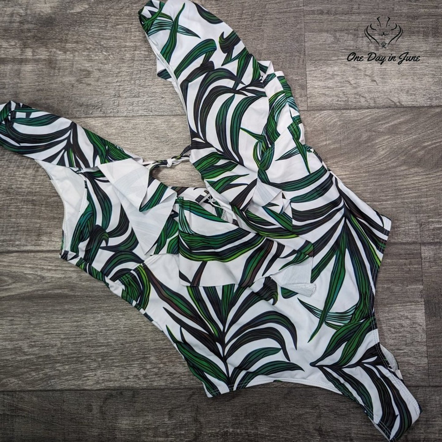 Sporlike V Neck Ruffle One Piece Swimsuit Size L