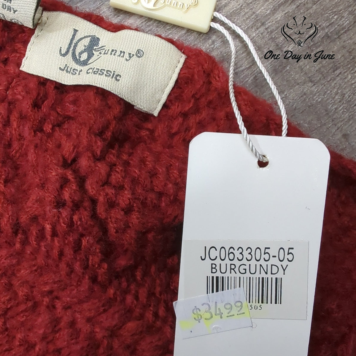 JC Sunny Knit Triangle Shawl Burgundy Cable Knit Buckle Wrap NWT Size OS