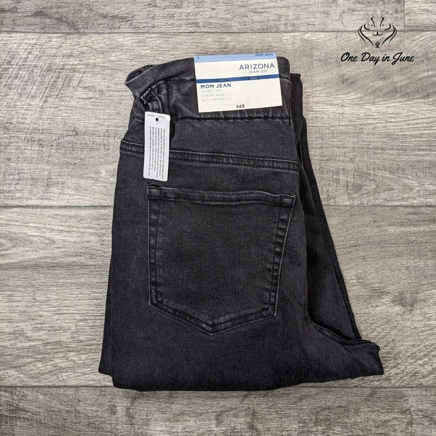 Arizona Jean Co. Juniors Highest Rise Mom Jeans Size 5