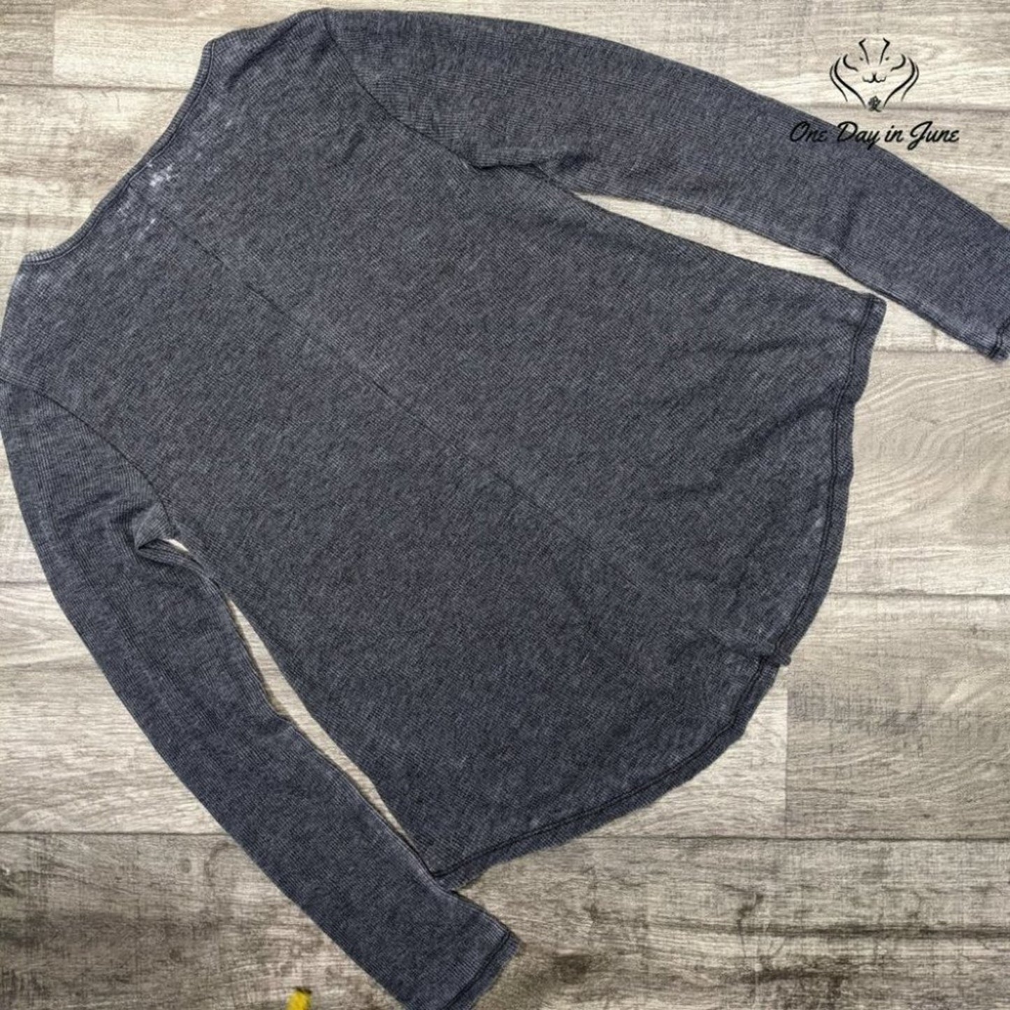 Altar'd State Women's Long Sleeve Christmas T Shirt Size L