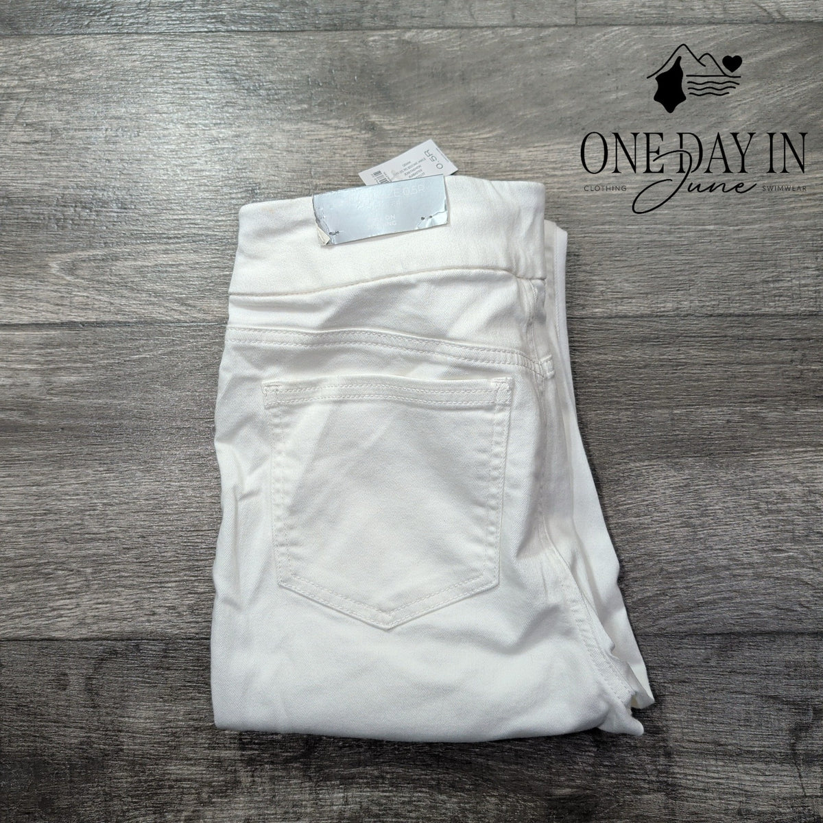 Chico's Embroidered Pull On Jegging Ankle Jeans White Size 0.5R 6 NWT Size 6