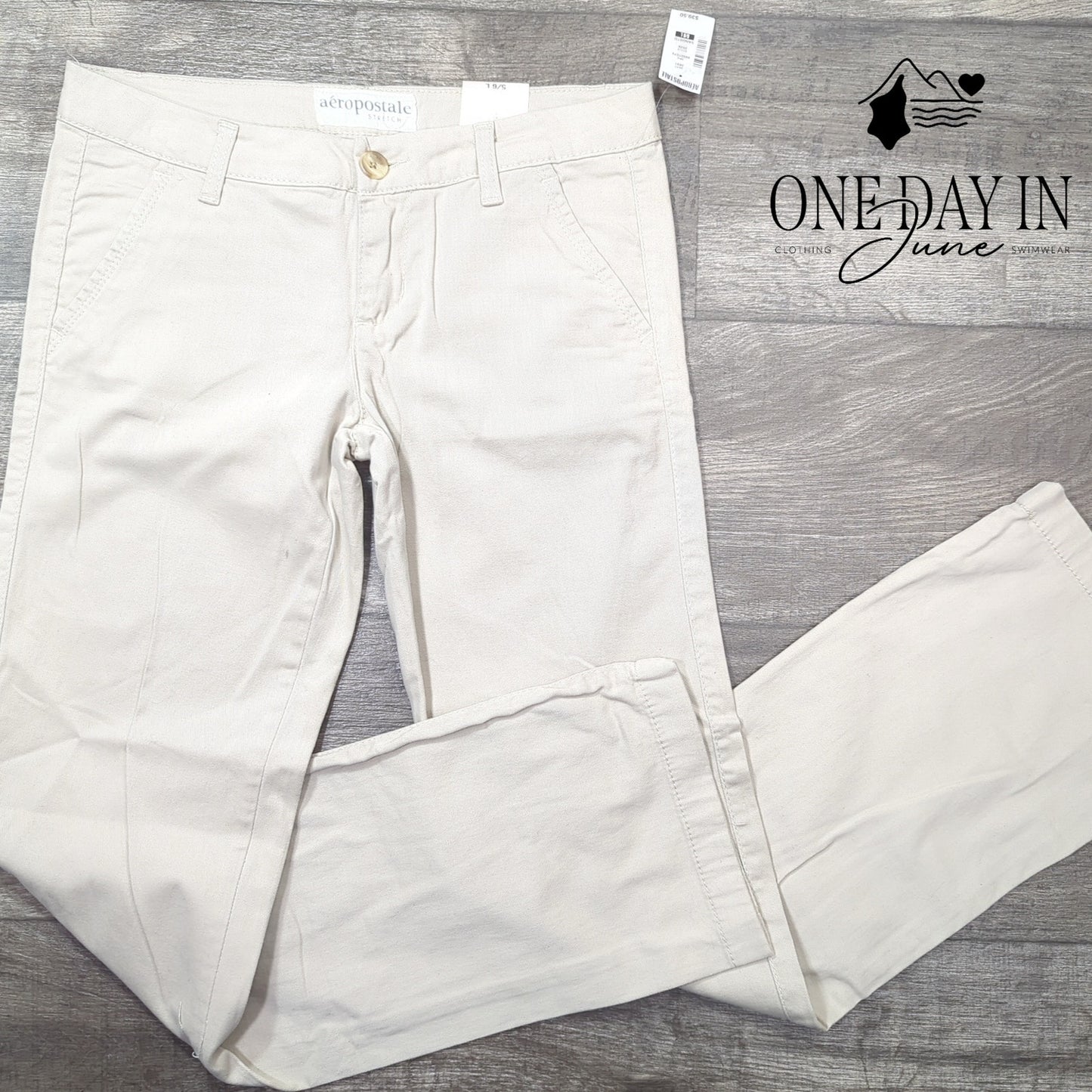 Aeropostale Juniors Straight Leg Khaki Pants Size 5