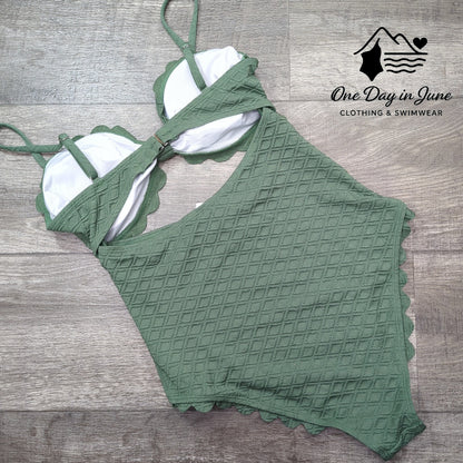 Cupshe Scallop Edge Textured Cut Out One Piece Swimsuit Size M