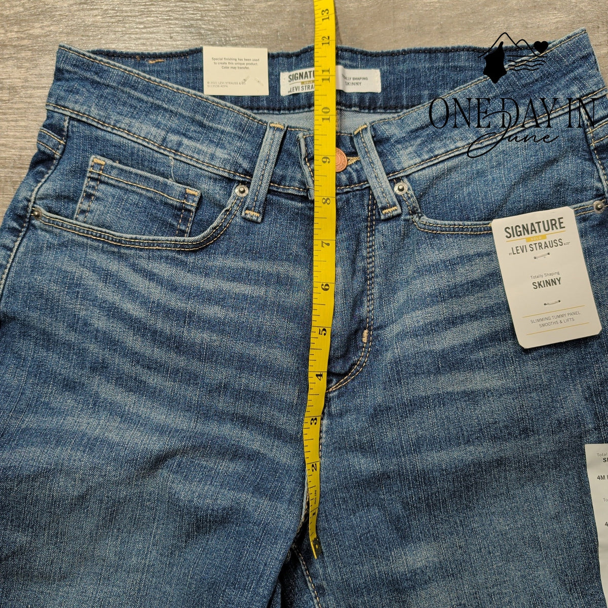 Levi Strauss & Co Signature Gold Totally Shaping Skinny Jeans NWT Size 4